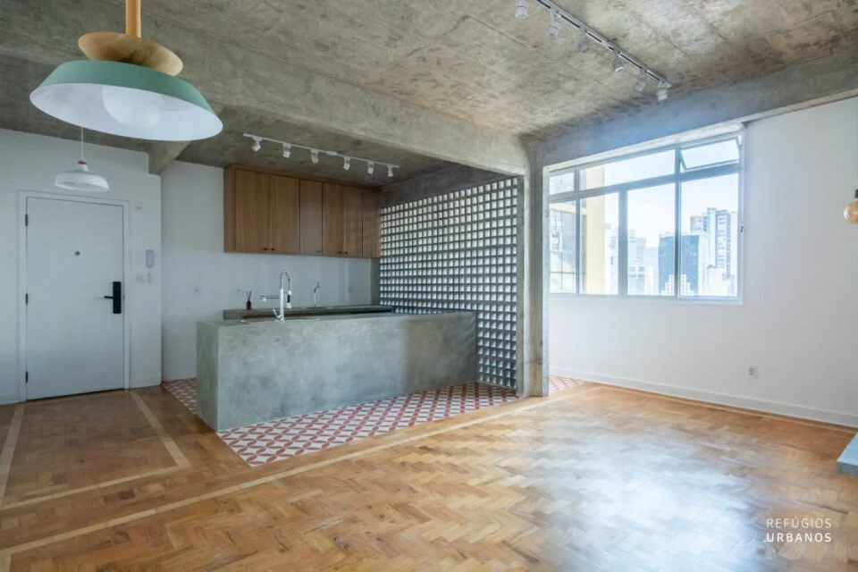 O apartamento antes da ambientação: reformado, mas vazio